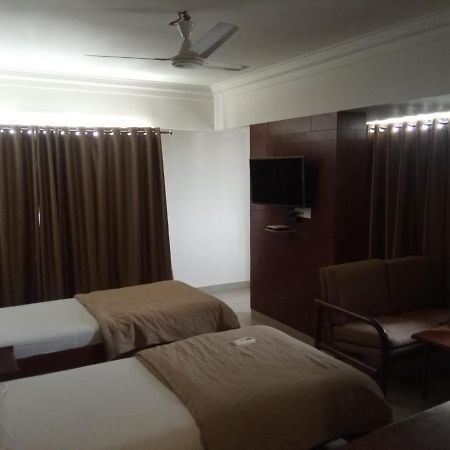 Hotel Apex Ahmedabad Buitenkant foto