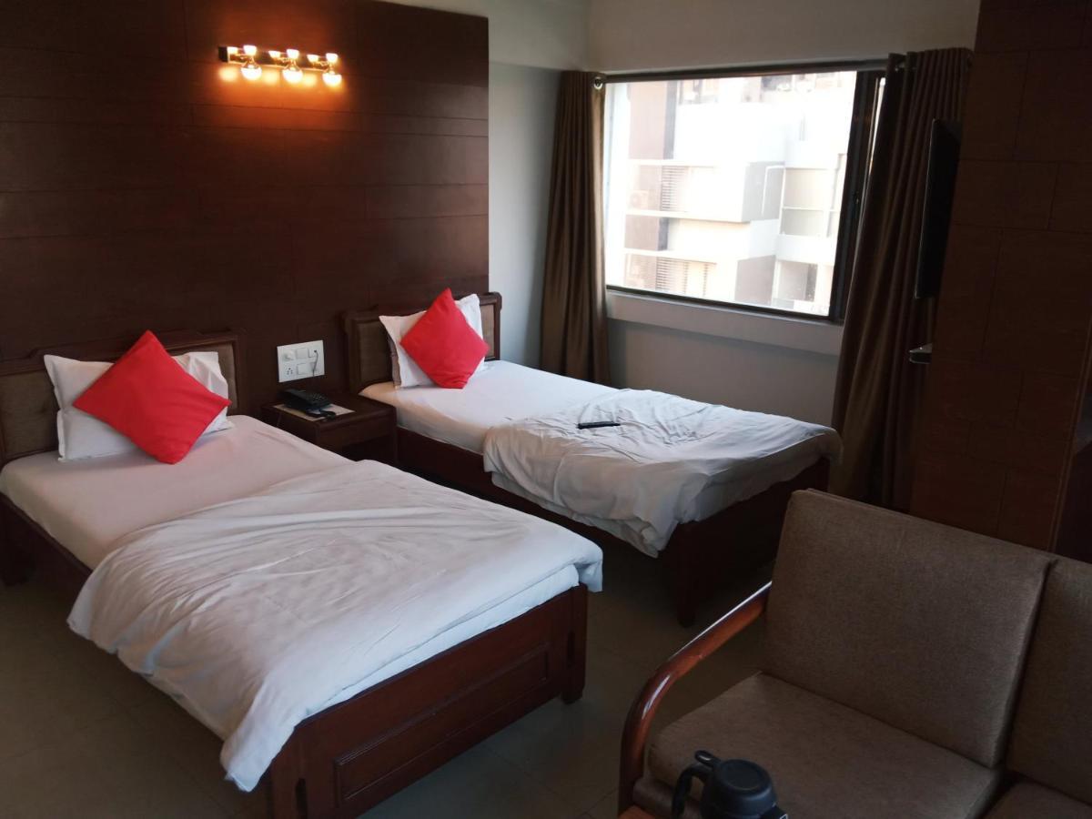 Hotel Apex Ahmedabad Buitenkant foto