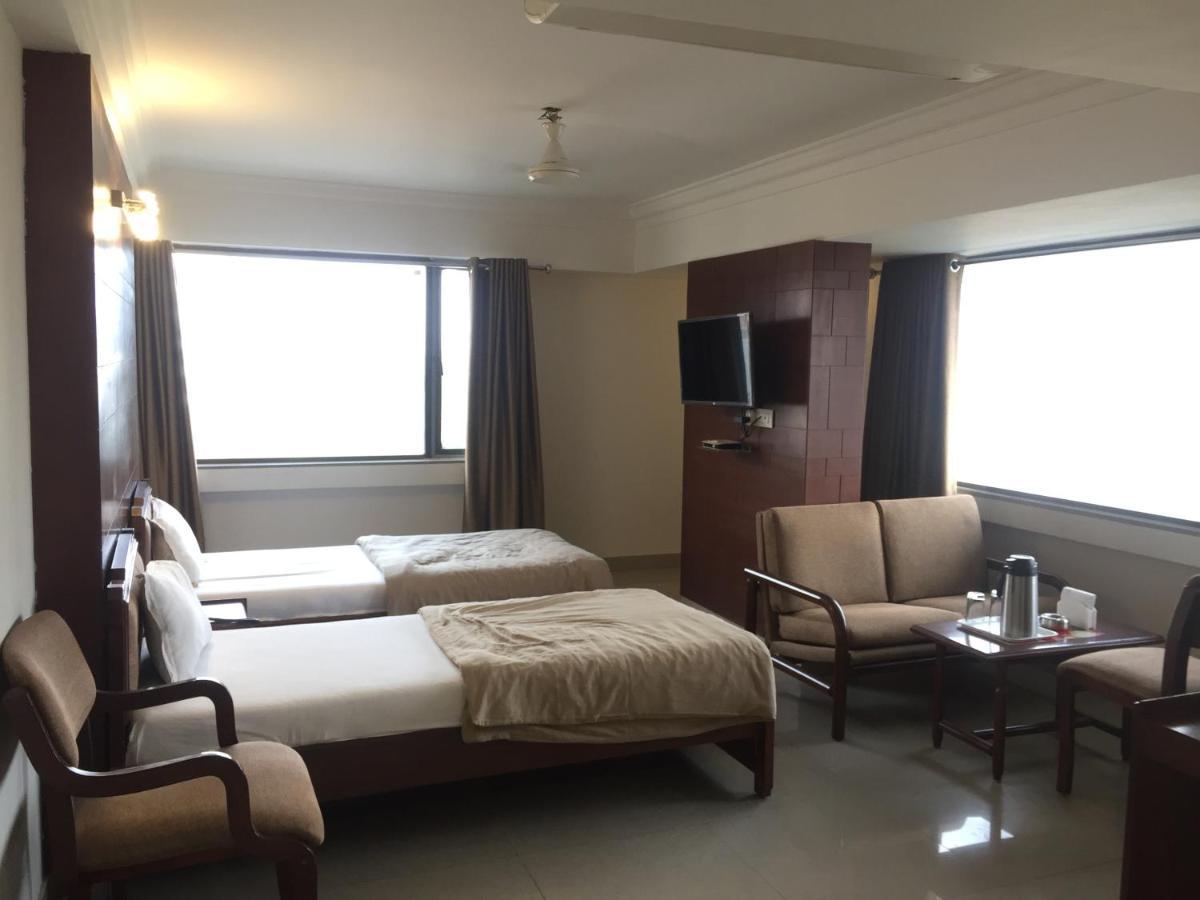 Hotel Apex Ahmedabad Buitenkant foto