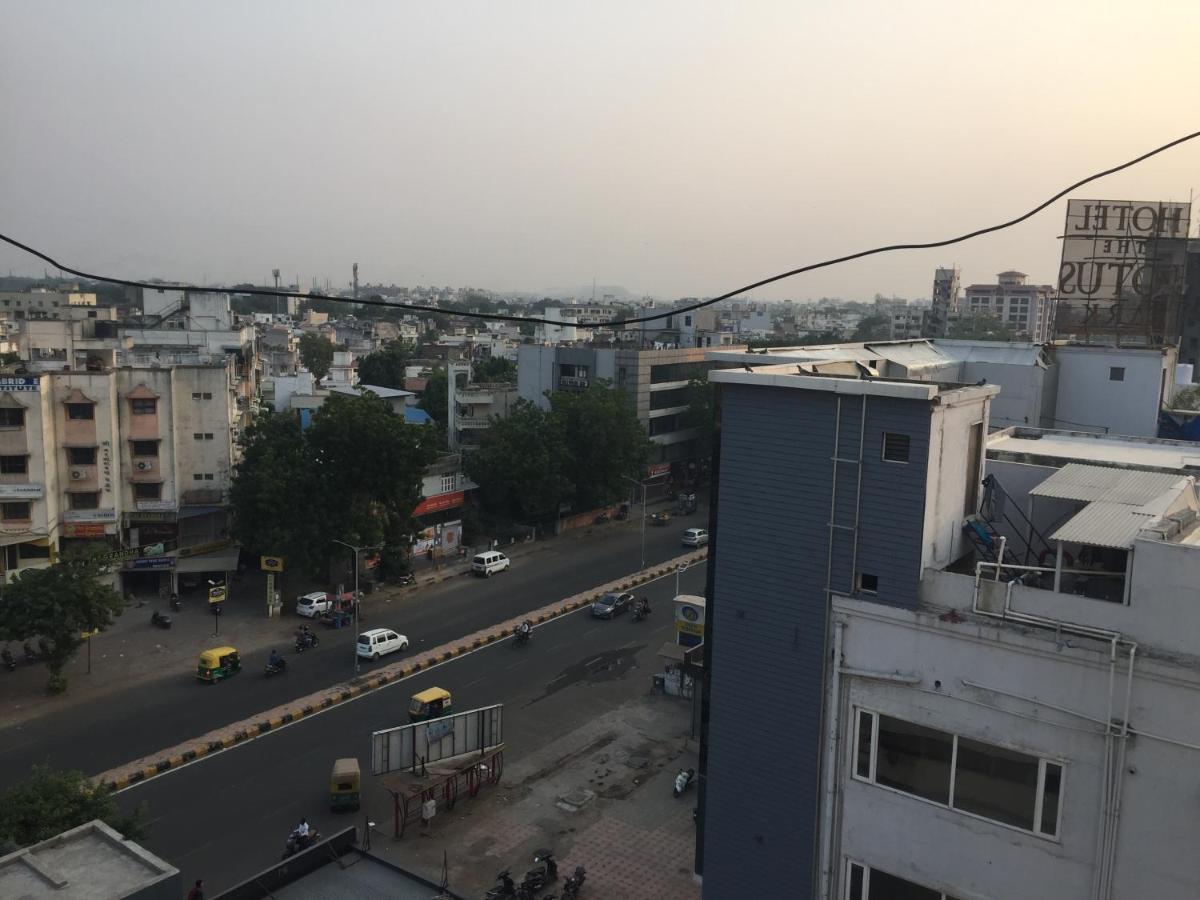 Hotel Apex Ahmedabad Buitenkant foto