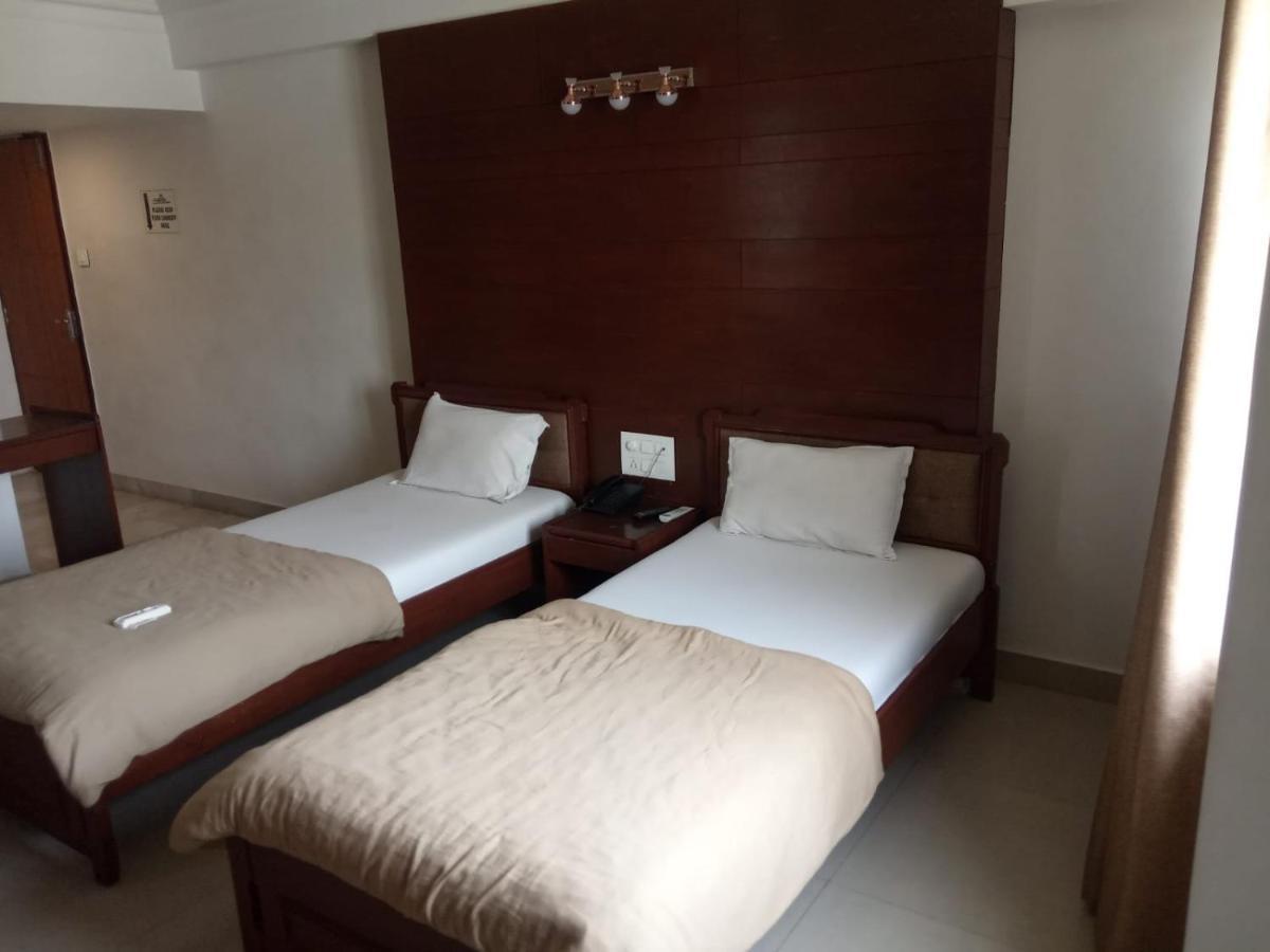 Hotel Apex Ahmedabad Buitenkant foto