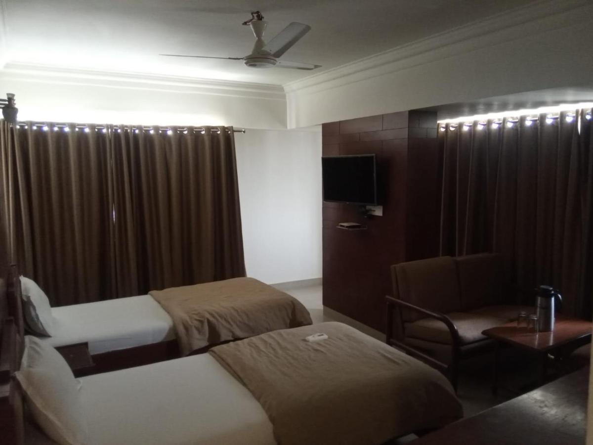 Hotel Apex Ahmedabad Buitenkant foto