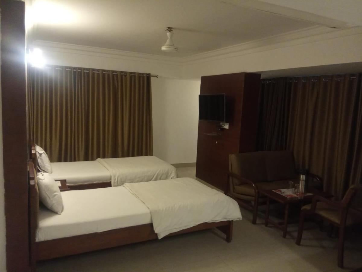 Hotel Apex Ahmedabad Buitenkant foto