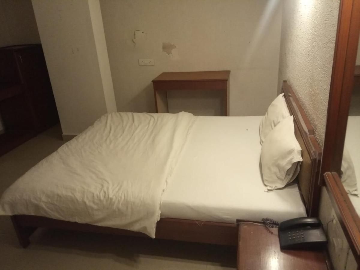 Hotel Apex Ahmedabad Buitenkant foto