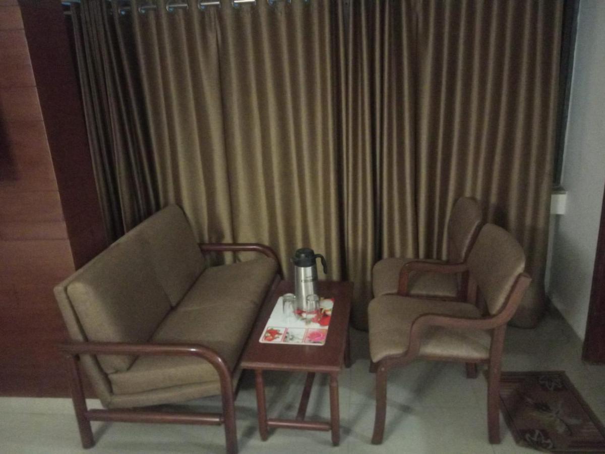 Hotel Apex Ahmedabad Buitenkant foto